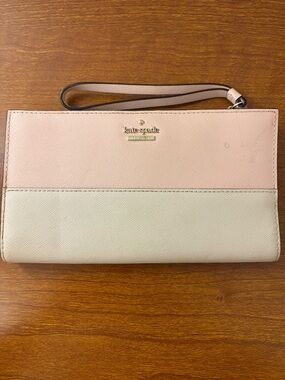 kate spade Two-Tone Pink and Cream Wristlet (good condition)